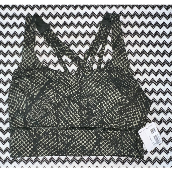NWT Lululemon Free to Be Serene Bra Light Support C/D Cup Reptilia RJRR Sz 6